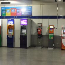 駅構内にはATMも