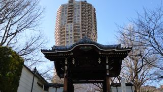 麻布エリアを代表する寺院