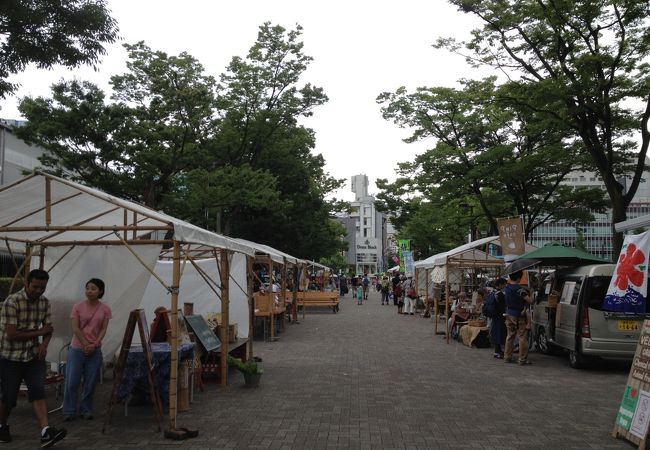 竹テントのマーケット