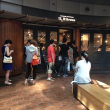 店を出る頃には待ち行列が出来ていました