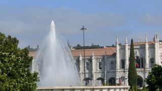 立派な噴水のある美しい公園