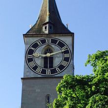 この時計台もかなり大きいです