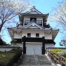 これは偽物。お城みたいなうかん常山公園展望台。