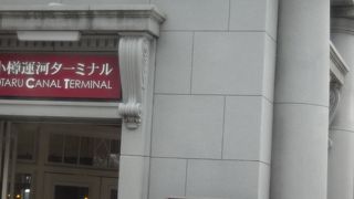 大きなバス停です