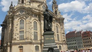 ドーム屋根が美しい。