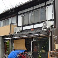 こじんまりとした庶民的なニ階建京町家