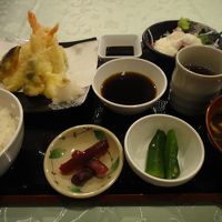 1階レストランで食べたランチの天ぷら盛り合わせ(800円)