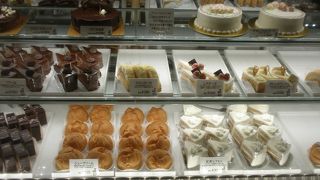 立派なケーキ屋さん