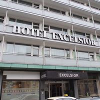 中央駅横の出口から出て１分かかりません。