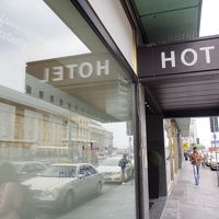 ガラスをわざと入れましたが、写っている建物が中央駅