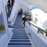 部屋までは長い階段を降りる