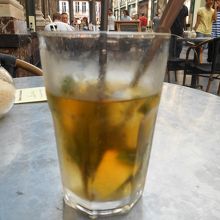 カフェで　アイスレモネードティーがおいしかった！