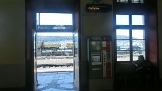 ケルンからこの駅まで、帰りはラインクルーズをするのでこの駅は使わないプラン。