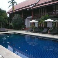 ホテルのプール