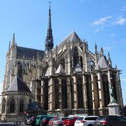 フランスで最も大きいカテドラル。マリア様を祀るノートルダム大聖堂
