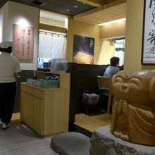 店内の様子　　満員です