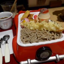 お子様ランチ　天ぷらおそばでした