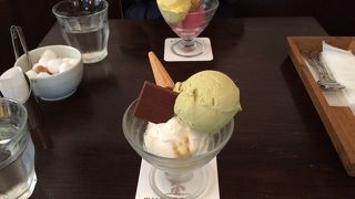 テオブロマのジェラートが食べられます。