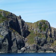 この「鳥の口」の断崖絶壁向こうに展望台が有ります。