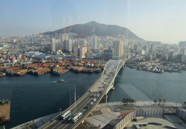 釜山大橋  影島橋と並んでいます