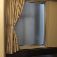 目隠しで窓から外が見えない