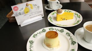 カフェと販売店が併設されています