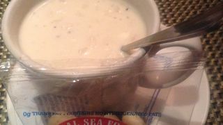 クラムチャウダーとロブスターロールでお腹いっぱい