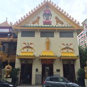 虎と大仏の寺院