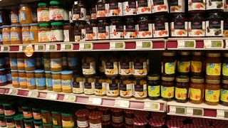 お菓子など自分へのお土産に