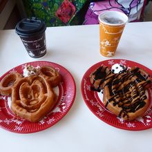 今回注文したメイプルソースとチョコレートソース