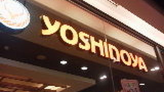 海外で牛丼を食べるのも不思議で良いです