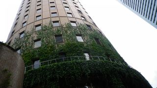 今や梅田の老舗ビル