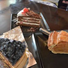 ブルーベリーたっぷりのタルトとアップルパイは林檎がゴロッゴロ