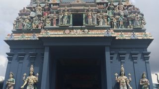 美しい装飾のヒンドゥー教寺院