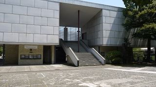 鶴岡八幡宮の境内にある美術館