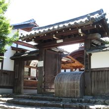 人のいない入口