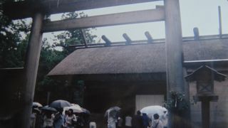 伊勢神宮外宮は厳かな気持ちで歩きました