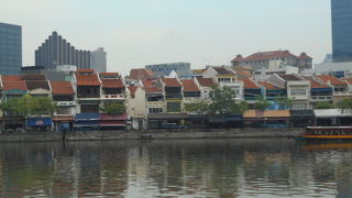賑やかな夜の飲食