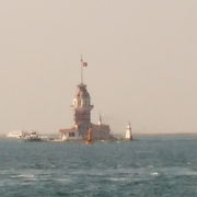 ボスポラス海峡に浮かぶ伝説の塔