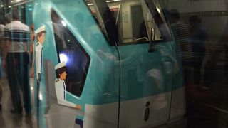 各ターミナル間を結ぶ無人列車