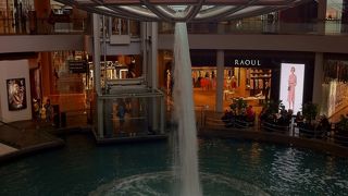 逆噴水のアート