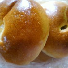 レモンクリーム、くるみといちじくのパンです。