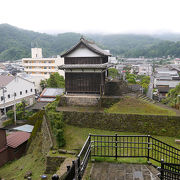 守るに易く攻むるに難き城