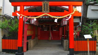 綱敷天神社の中にあります