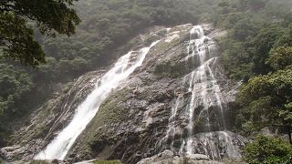 落差88メートルの滝