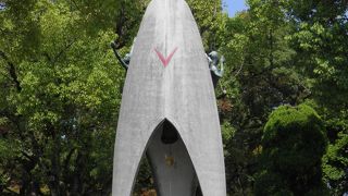 白血病で死亡した少女をしのぶ