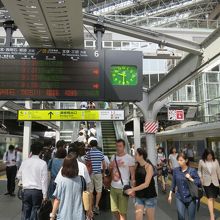 上の通路に移動中