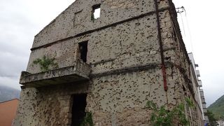 新市街に残る弾痕