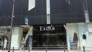 20代から30代の女性向け服飾雑貨が中心です。