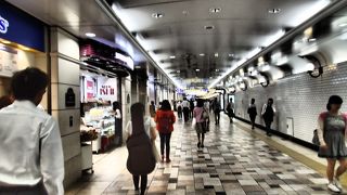 雑貨や、カフェ、いろいろ楽しめます。